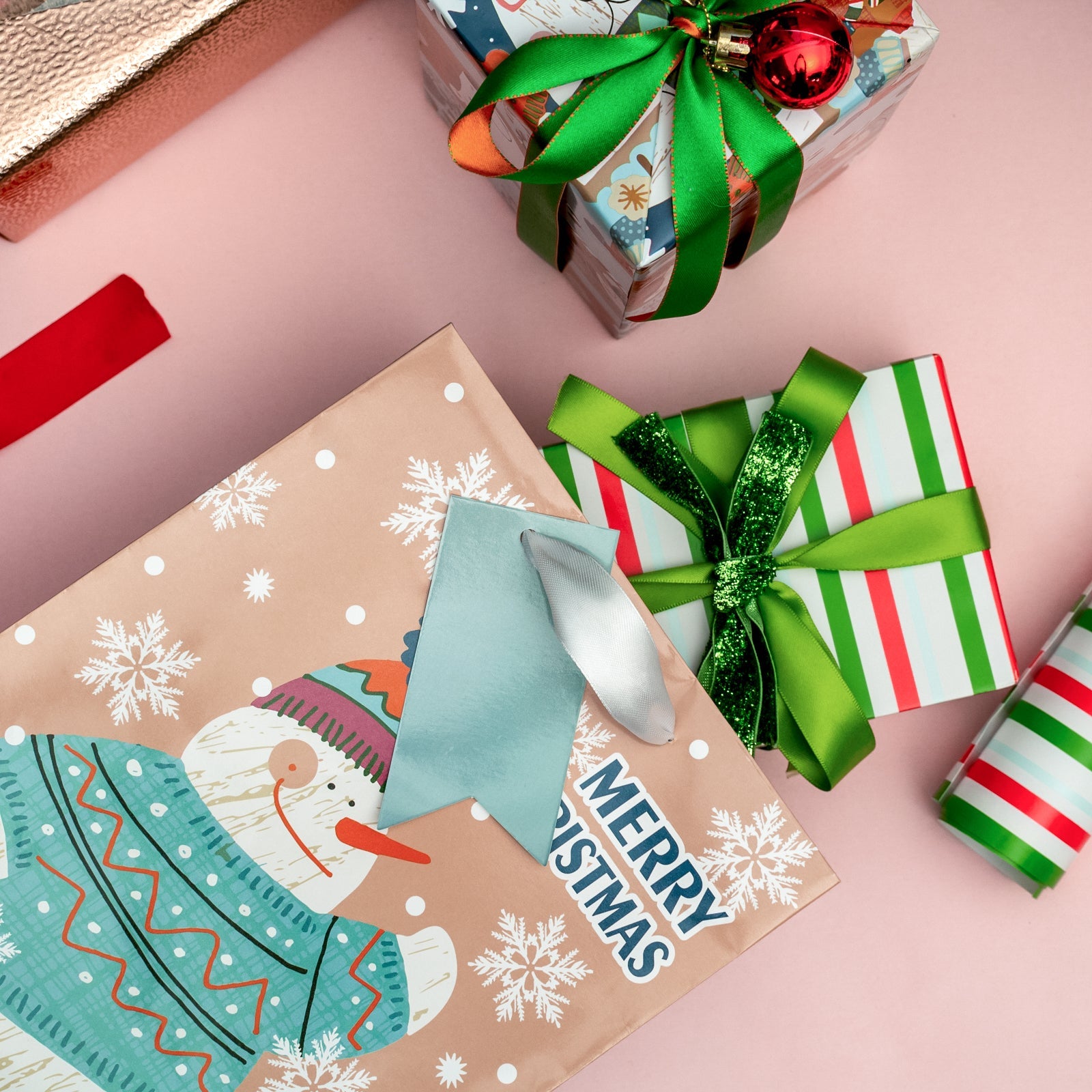 Assort Medium & Large Christmas Gift Bag Bear & Snowman - 8 Pack